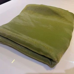 Saris en satin métallique polyester/nylon avec finition brillante, style uni, poids moyen, tissé pour mariages et occasions spéciales - Product Image 1