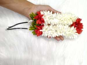 Accesorio para el Cabello con Flores de Jazmín Rojas y Blancas, Tocado Floral de Tela para Bodas, Mehndi, Haldi, Fiestas Nupciales - Product Image 4