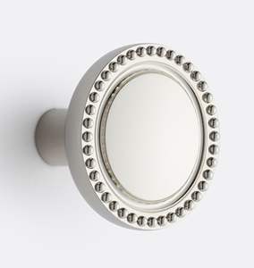 Poignées de porte en métal élégantes avec plaque arrière ronde en laiton mat, durables, élégantes et parfaites pour les intérieurs de maisons modernes ou classiques - Product Image 3