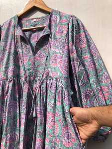 ชุดนอนเอวธรรมชาติ คอวีลึก ผูกเชือก ทรงหลวม ชุดเดรสยาวปานกลาง ลายดอกไม้พิมพ์บล็อก ชุดเดรสลำลอง - Product Image 6