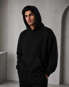 Sweat à capuche en molleton micro-brillant noir pour homme – Pull à capuche décontracté à épaules tombantes et coupe oversize - Product Image 2