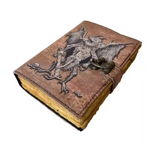 สมุดบันทึกหนังแท้ทำมือสไตล์วินเทจ ลายพิมพ์หน้ามังกรแบบกอธิค คลาสสิก กระดาษเปล่าไม่มีเส้นบรรทัด ขอบกระดาษแบบดิบ พร้อมตัวล็อค - Product Image 4
