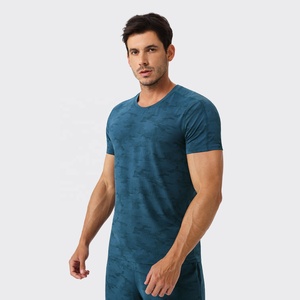 เสื้อยืดออกกำลังกายผู้ชาย ลายพราง แห้งเร็ว ผลิตจากไนลอน 87% สแปนเด็กซ์ 13% ยืดได้ 4 ทิศทาง เหมาะสำหรับวิ่ง เทรนนิ่ง ออกกำลังกาย และเล่นกีฬาในยิม - Product Image 5