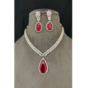 Conjunto de Collar y Aretes de Latón con Circonitas de Calidad Superior, Chapado en Oro, Diseño de Diseñador, para Fiestas y Bodas - Product Image 2