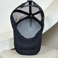 Casquette de baseball de style western de haute qualité en cuir travaillé à la main avec visière en maille et incrustation personnalisée de cartes à jouer As de Pique