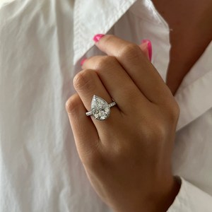 Bague de fiançailles en diamant de laboratoire taille poire de 3 carats, bague de fiançailles sertie pavé 3D, bague entièrement pavée de diamants, certifiée IGI - Product Image 4