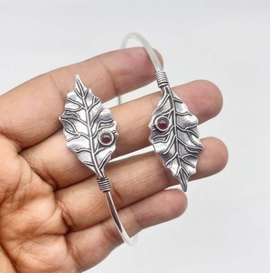กำไลข้อมือแบบเปิดปรับได้ ทำมือสไตล์วินเทจ ชุบเงิน ทองเหลืองประดับด้วยพลอยโกเมนสีแดง สำหรับทั้งชายและหญิง - Product Image 6