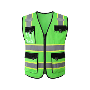 Chaleco de Seguridad de Alta Visibilidad Verde con Malla y Franjas Reflectantes, Cuatro Bolsillos, Cierre Frontal, ANSI Clase 1 - Product Image 1