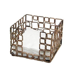 Porta Servilletas de Metal Dorado, Color Marfil y Negro, Moderno y Decorativo, en Oferta - Product Image 1