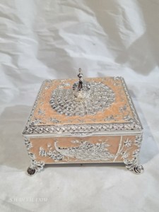 Caja de Joyería Cuadrada de Lujo Plateada con Diseño de Pavo Real, Organizador de Joyas Esmaltado, Contenedor de Terciopelo para Frutos Secos, Regalo de Boda - Product Image 1