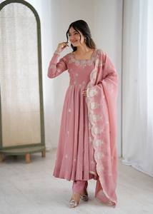 Robe de soirée de créateur avec dupatta – Collection de tenues de fête - Product Image 2