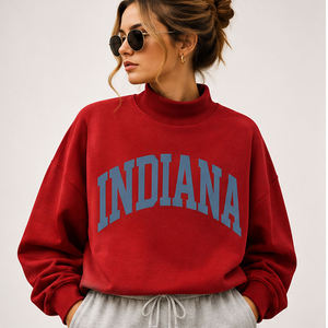Sudadera Roja con Letras Indiana Azules Atenuadas, Cuello Alto, Bordes de Canalé Rojos, Corte Holgado, Mangas Largas, Estilo Relajado - Product Image 1