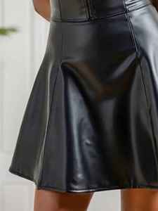 Nouvelle Robe Courte Femme en Similicuir PU, Col en V, Dos Nu, Coupe Trapèze, Style Décontracté, Couleur Unie, pour Soirée et Club - Product Image 2