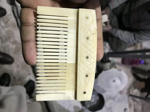 Peine de Barba Tradicional Hecho a Mano de Hueso, Accesorio Natural para el Cuidado de la Barba, Peine de Dientes Finos para Barba, Bigote y Cabello - Product Image 6
