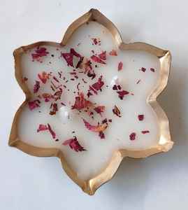 Precio al por mayor: Vela aromática decorativa de metal Urli con pétalos de rosa, mezcla de soja, hecha a mano, de larga duración, con aroma a rosa, logotipo personalizado - Product Image 3