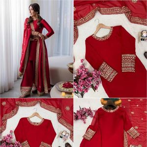 Conjunto de Kurta Tradicional de Algodón Rojo para Mujer con Cuello y Puños Bordados en Dorado, de Secado Rápido, Listo para Bodas, con Pantalones a Juego - Product Image 6