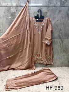 Colección de conjuntos de trajes, salwar y dupatta de chifón pesado con bordados, listos para usar, para mujer. Proveedor y exportador mundial de moda femenina. - Product Image 4