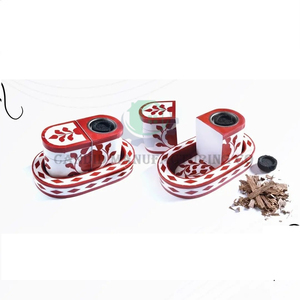 Brûleur d'encens en résine rouge et blanche écologique avec graines d'anis étoilé et bois de santal pour la décoration religieuse de la maison et du bureau - Product Image 1