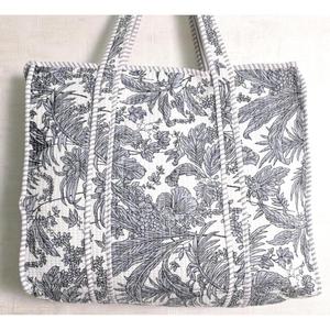 Bolso Tote Acolchado Floral de Algodón Indio Hecho a Mano, Bolso de Hombro para Mujer, Bolso de Compras Estilo Boho - Product Image 3