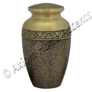 Urna de latón clásica con atractivo atemporal y características personalizables para honrar a los seres queridos por Axiom Home Accents - Product Image 1