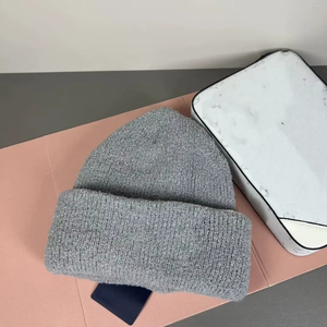 Gorros Reversibles de Punto de Felpa 100% Lana - Gorros Cálidos Multifuncionales para Otoño/Invierno con Diseño de Personajes para Deportes de Esquí, Unisex - Product Image 3