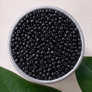 Perles de rocaille rondes noires Jaunty 8'0 (verre et verre soufflé) en vrac pour la fabrication de bijoux, l'artisanat et la broderie - Product Image 1