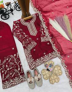 ชุดชาราร่าผ้าไหมสำหรับเด็กผู้หญิง ดีไซน์เนอร์ พร้อมงานปักหนักและผ้าคลุมไหล่ – คอลเลคชั่นสำหรับงานเทศกาลและงานแต่งงาน - Product Image 4