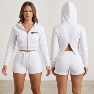 Ensemble deux pièces blanc uni pour femme : short et sweat à capuche court zippé sur le devant avec fente arrière – Tenue de sport active - Product Image 1