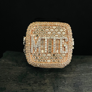 แหวนมอสซาไนต์ทรงบาแกตต์ แหวนแชมป์เปี้ยนชิพ เงินแท้ 925 ชุบโรเดียม ประดับเพชรแบบคลัสเตอร์ สำหรับงานแต่งงาน งานหมั้น หรือของขวัญวันครบรอบ - Product Image 1