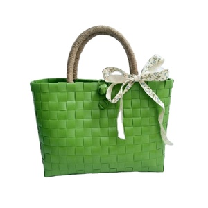 Bolso de Mano Casual de Plástico para Mujer, Colorido y Moderno, Diseño Único, Bolso Abierto para Playa y Actividades al Aire Libre, Gran Venta, Estilo Veraniego - Product Image 1