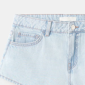 Shorts de Mezclilla Transpirables y Cómodos para Mujer, con Bolsillos y Cierre de Botones, Colección Verano 2026 - Product Image 2