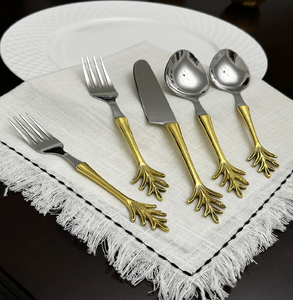 Ensemble de couverts en or poli exquis, avec de magnifiques poignées géométriques modernes à facettes, qualité supérieure disponible à prix de gros. - Product Image 4