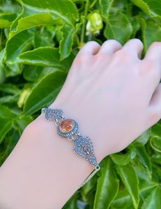 กำไลข้อมืออาเกตสีแดงธรรมชาติสไตล์วินเทจ ประดับดอกไม้เงินแท้สไตล์วิคตอเรียน เครื่องประดับอัญมณีสุดหรู ของขวัญสุดพิเศษสำหรับเธอ - Product Image 2