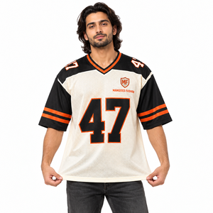 Maillot de football hip-hop surdimensionné personnalisé par sublimation, avec numéro arrière audacieux, graphiques streetwear, tenue décontractée pour fans, manches courtes respirantes - Product Image 4