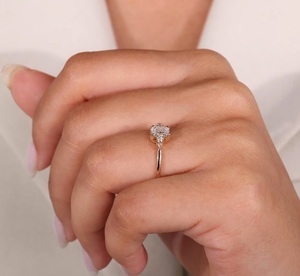 Bague de fiançailles solitaire en diamant de laboratoire taille radiant, or massif 10K 14K 18K, bague à cinq diamants pour cadeau d'anniversaire - Product Image 3