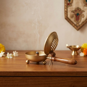 Quemador de Incienso de Latón con Diseño Floral a Precios Accesibles, Difusor Aromático para Uso Doméstico, Quemador de Incienso Aromático para Todas las Estaciones - Product Image 1