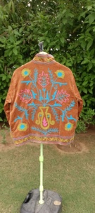 Chaqueta de terciopelo bordada a mano de lujo para mujer |   Algodón Transpirable Ecológico de Primera Calidad, Estilo Artesanal Floral - Product Image 5