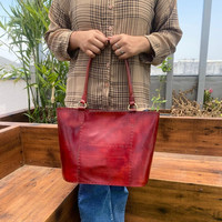 Nouveau sac fourre-tout personnalisé en cuir rouge pour femmes fait à la main véritable sac de luxe en cuir Crazy Horse sac à bandoulière rouge sac à main à fermeture éclair