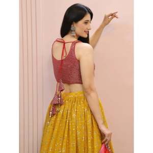 Majestuoso Lehenga Choli Amarillo Bordado Tradicional para Mujer - Product Image 1