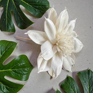 زهرة سولا خشبية مصنوعة يدويًا مستوحاة من زهرة الداليا، مقاس 15 سم، كبيرة الحجم، مصنوعة من ألياف نبات السيسبانيا - Product Image 3