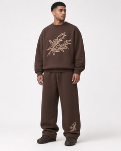 Ensemble de survêtement streetwear en molleton de coton épais, effet dégradé rouge cramoisi et noir, avec sweat à capuche et pantalon large - Product Image 3