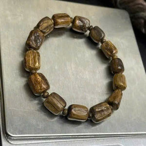 กำไลข้อมือไม้กฤษณาเวียดนามจากโรงงานโดยตรง ไม้หอมธรรมชาติ สไตล์วินเทจ ของขวัญครบรอบ สำหรับทุกเพศ คุณภาพส่งออกดีที่สุด - Product Image 1