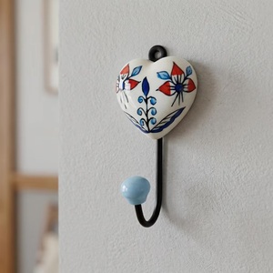 Crochet mural en céramique fait main Ba avec motif floral, style vintage, crochet simple pour vêtements - Product Image 1