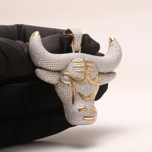 Colgante Personalizado de Cabeza de Toro de Plata de Ley 925 con Baño de Oro de 24K y Moissanita, Regalo para Hombre, Colgante Iced Out para Fiesta - Product Image 2