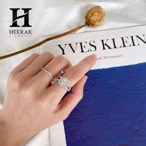 Ensemble de mariage en or 14 carats avec halo de diamants - Bague de fiançailles élégante à tige fendue et alliance assortie - Product Image 4