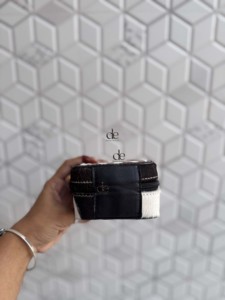 Étui à bijoux compact en cuir véritable au design personnalisé, cuir travaillé à la main vintage, fermeture à glissière, accessoire de rangement durable - Product Image 4