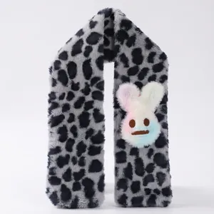 Bufanda de Felpa con Estampado de Leopardo y Lindo Aplique de Conejo, Suave Calentador de Cuello para Invierno - Product Image 5