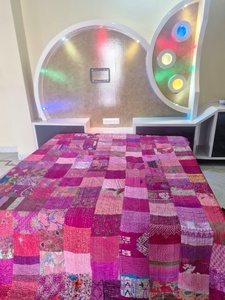 Cubrecama de Algodón con Parches Vintage Rosa, Colcha Kantha Cosida a Mano Estilo Indio, Decoración para el Hogar, Cubrecama Boho Reversible - Product Image 1