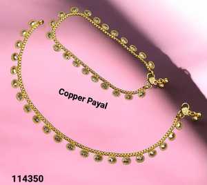 Tobillera de cobre chapada en oro para mujer con piedras de circonita, estilo clásico, joyería de boda. - Product Image 1