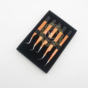 Pince à cils personnalisable orange et noir avec logo privé en acier inoxydable durable avec revêtement en poudre inférieur Point d'argent - Product Image 4